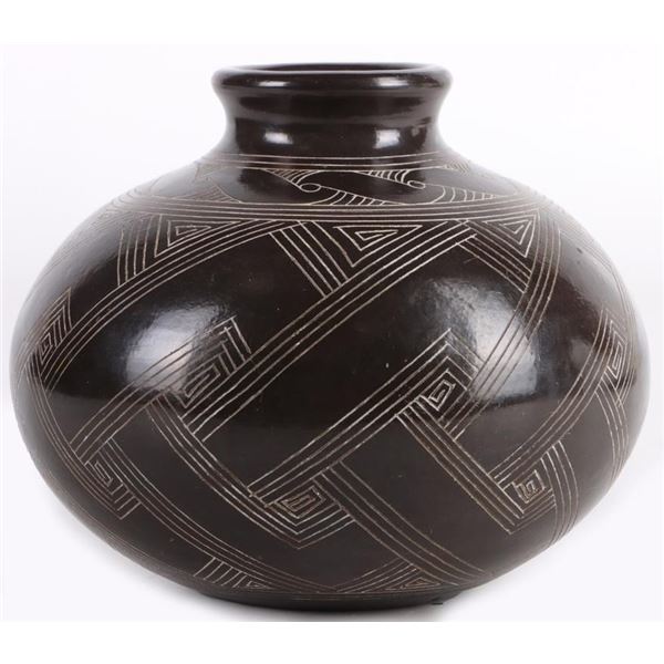 MATA ORTIZ POTTERY VASE BY FERNANDO GUTIERREZ