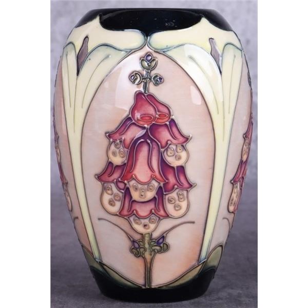 MOORCROFT POTTERY FOXGLOVE ENGLAND VASE