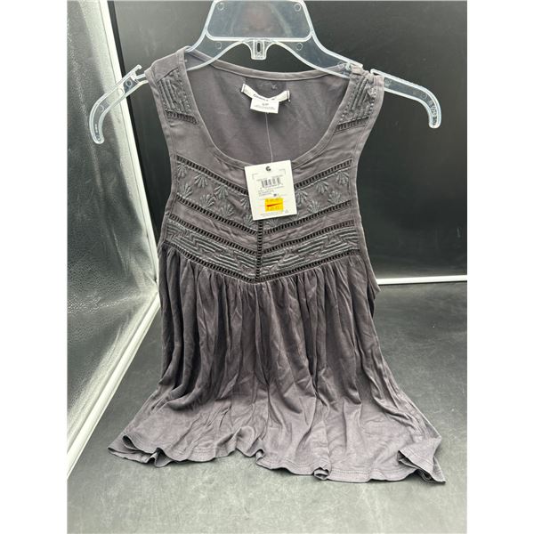 Dynasil Womenâ€™s Sleeveless Top S/P with Embroidered Details