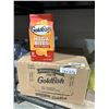 Image 2 : Pepperidge Farm Goldfish Mega Bites Sharp Cheddar Snacks, 167g x 12