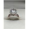 Image 1 : White And Rose Ring With 2.0 Carat Brilliant Cut Solitaire