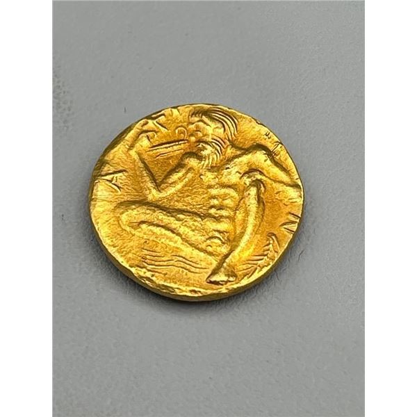 Ancient Gold Coin Featuring Classical Motifs