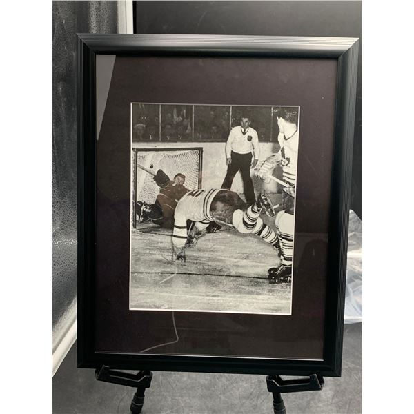 VINTAGE MAPLE LEAFS AND CANADIENS FRAMED PICTURE