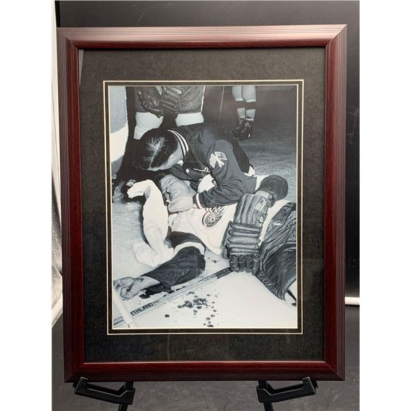 GORDIE HOWE DETROIT RED WINGS BATTLE DAMAGE FRAMED PICTURE