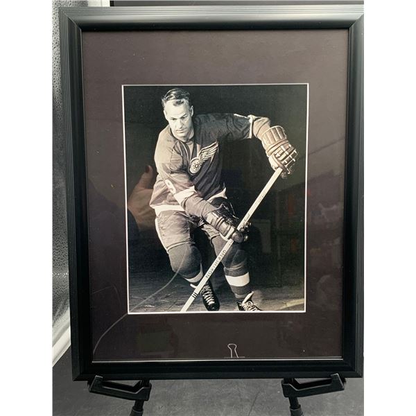 GORDIE HOWE DETROIT RED WINGS FRAMED PICTURE