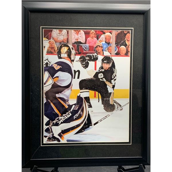 SIDNEY CROSBY PITTSBURGH PENGUINS IN ACTION FRAMED PICTURE