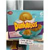 Image 2 : Dunkaroos Vanilla Cookies with Rainbow Sprinkles Frosting, Case of 6 (6 Trays, 28g Each)