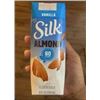 Image 1 : Silk Almond Vanilla Drink 12x236ml with Paper Straws