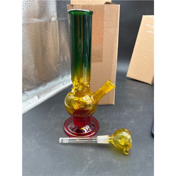 Glass Water Pipe with Gradient Green-Yellow-Red Design