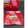 Image 2 : Twizzlers Gummies Strawberry Fraise King Size, 12 x 90g