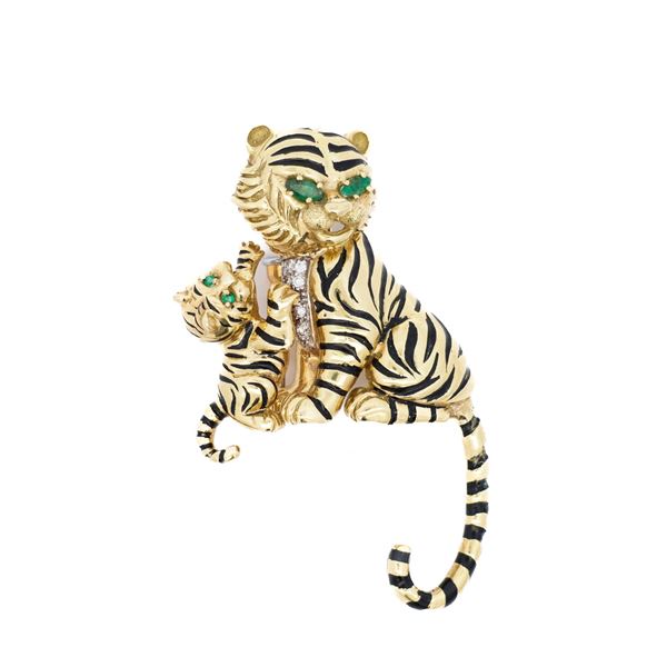Sensational tiger and cub pendant 18K gold 35gr