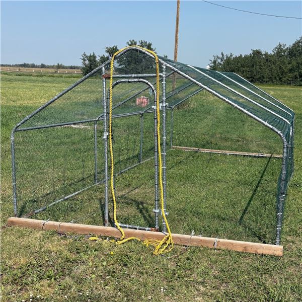 PAW HUT CHICKEN RUN 20X10 FT