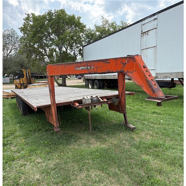 MAVERICK TRI-AXLE FIFTH WHEEL TILT DECK TRAILER