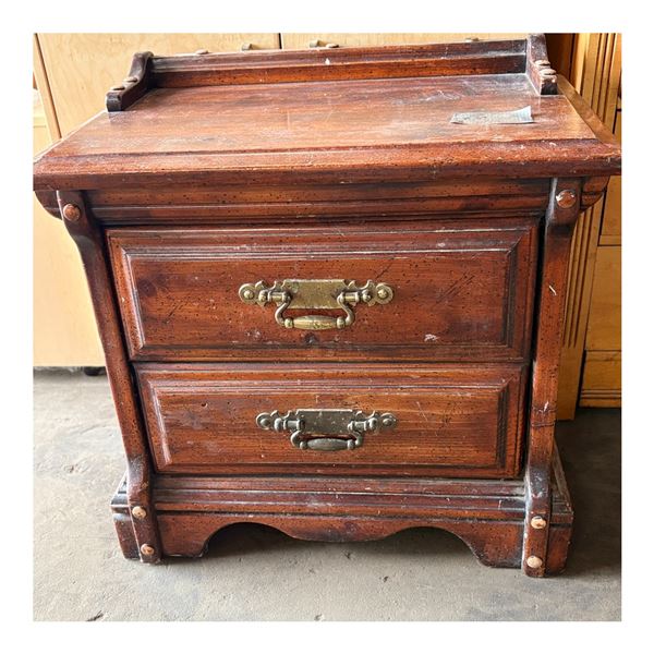 DARK WOOD END TABLE OR NIGHTSTAND