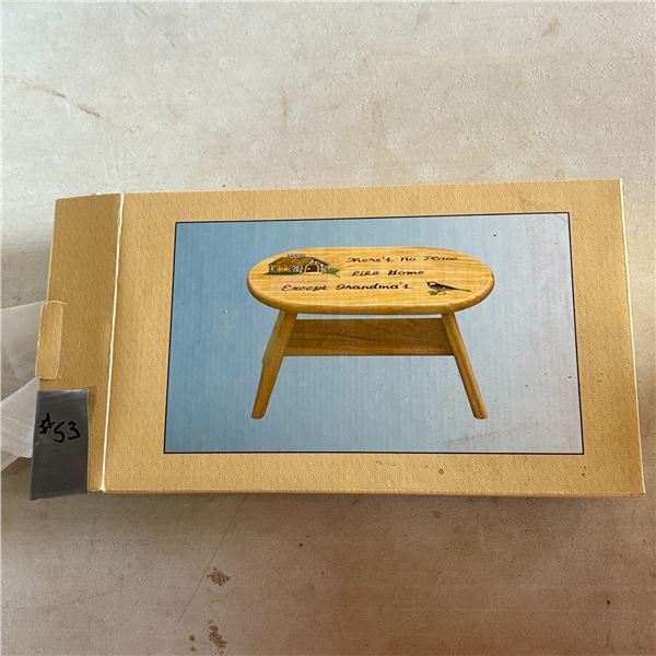 NEW WOOD STEP STOOL