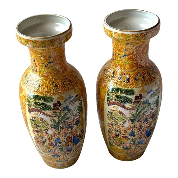 SET OF 2 ORIENTAL VASES