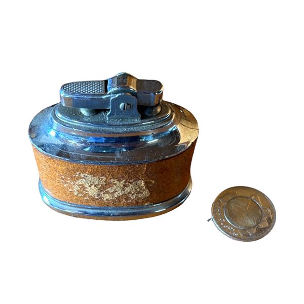 SILVER TABLE LIGHTER WITH BROWN LEATHER INSERT