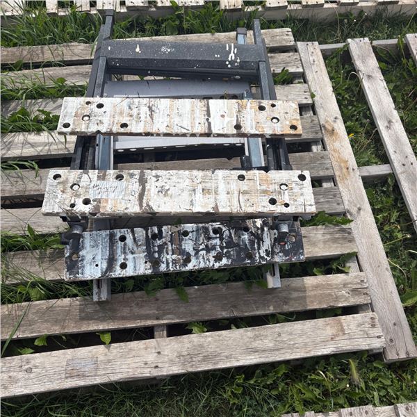 LOT B OF COLLAPSIBLE WORK BENCHES