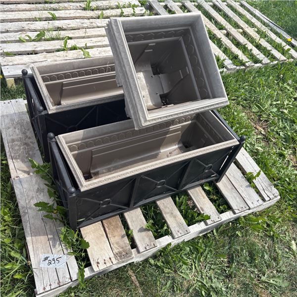 SET OF 6 MATCHING PLANTERS