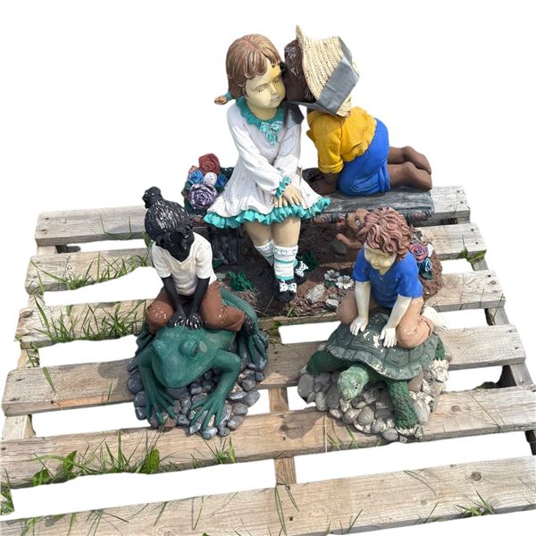 LOT OF 3 LAWN ORNAMENTS WITH PEOPLE