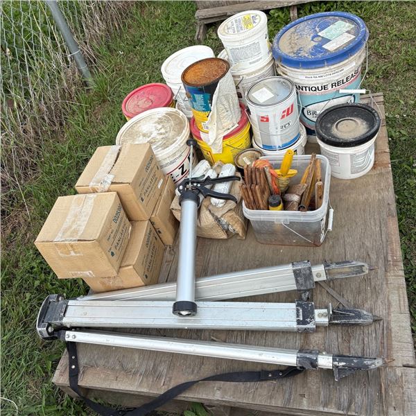 PALLET OF NEW PANLASTIC WITH PAINT