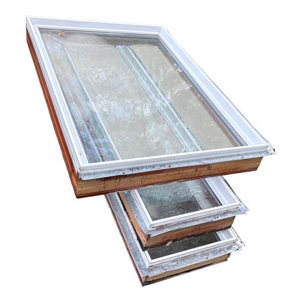 LOT OF 3 USED WHITE WINDOWS FOR 2X4 WALLS