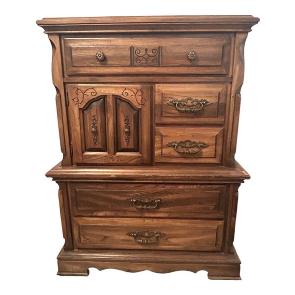 VICTORIAVILLE INDUSTRIES - CHEST OF DRAWERS