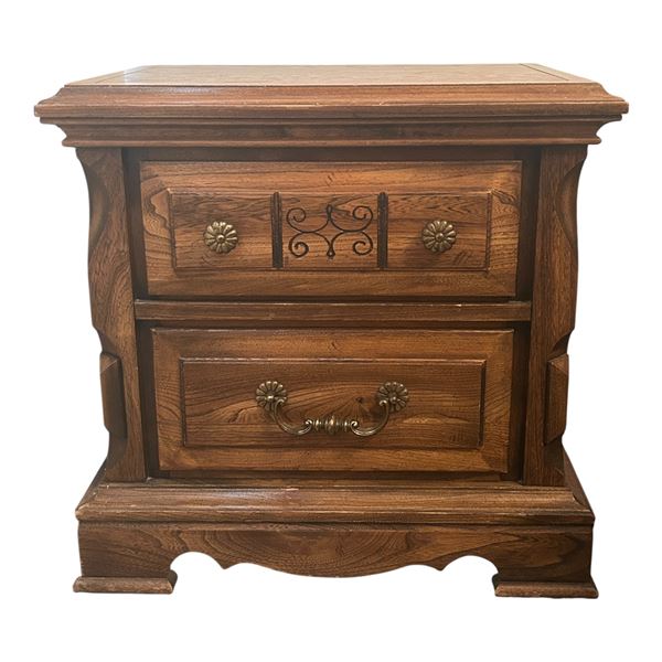 VICTORIAVILLE INDUSTRIES - NIGHTSTAND