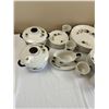 Image 2 : Royal Doulton "Westwood" China Set