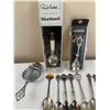 Image 2 : Collector's Spoons