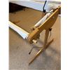 Image 2 : Moritz Design's Solid Oak Quilt Frame