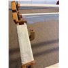 Image 3 : Moritz Design's Solid Oak Quilt Frame