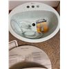 Image 2 : American Standard Bathroom Sink