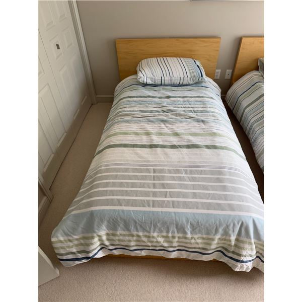 Twin bed mattress and bidding