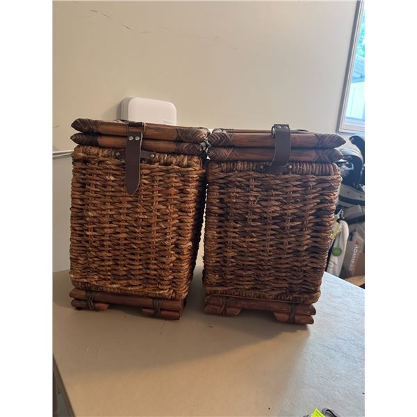 2 storage baskets