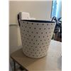 Image 1 : Laundry basket