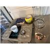 Image 1 : Vases and trays