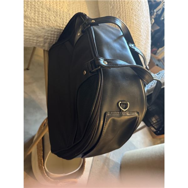 Pet carrier