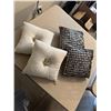 Image 1 : 4 decor cushions