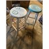 Image 1 : 2 stools