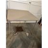 Image 1 : Folding table