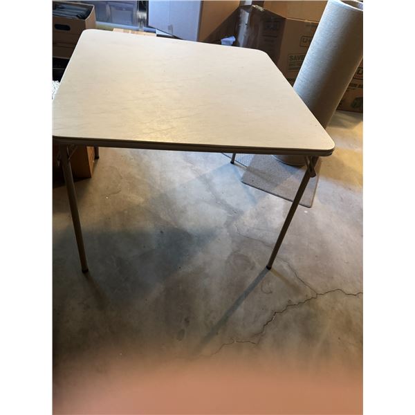 Folding table