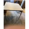 Image 1 : Folding table