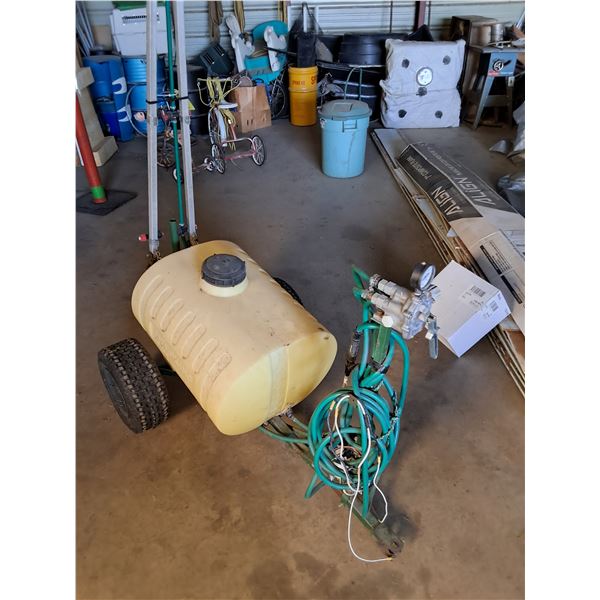 Field King ES 300 - 40 Gallons - Tow Behind