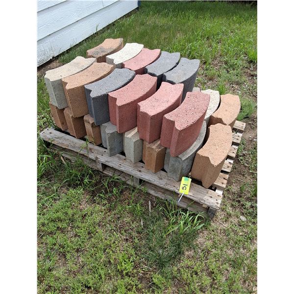 Pallet of Curved Bricks (11.5" x 4", Each Brick Size)