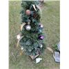 Image 2 : Christmas Tree Outdoor Decor (3ft) 