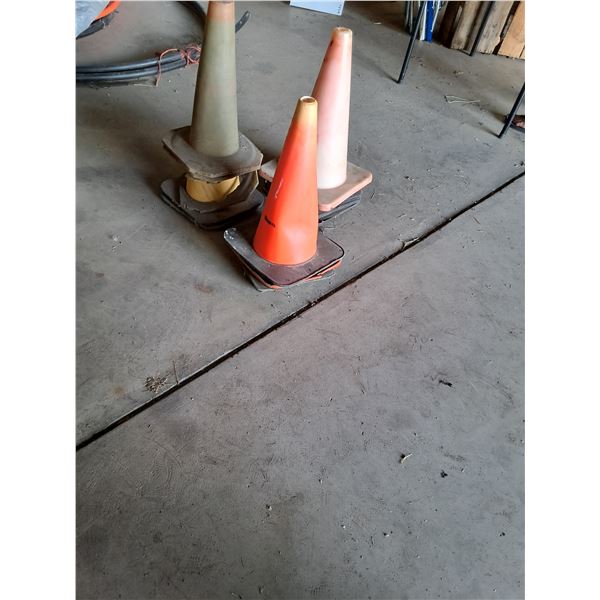 (11) Pylons (Regular Size)