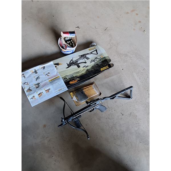 Seeker Crossbow w/Bolts & CO2 Cartridges