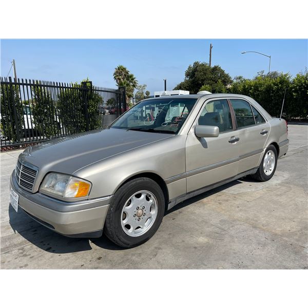 MERZ C220 1994 SALV T/DONATION