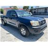 Image 2 : TOYT TACOMA 2006 T-2 DAYS